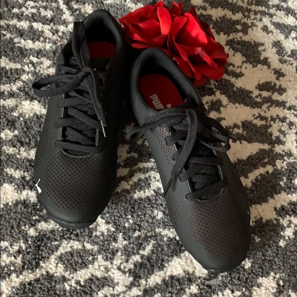 COPY - Brand new never worn Puma athletic shoes.